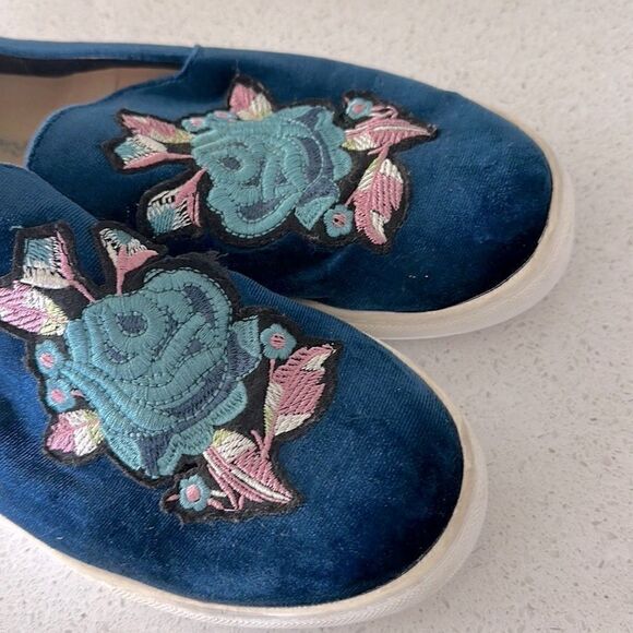 Dirty Laundry Slip Ons Loafers Blue Velvety Floral 9/40 Artsy Colorful Fun - Picture 6 of 13